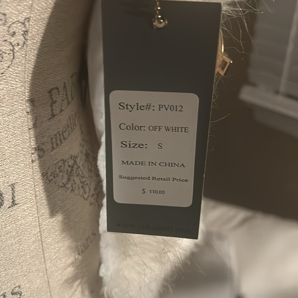 White Vegan Faux Fur Celsius Vest - Small NWT - Picture 4 of 11